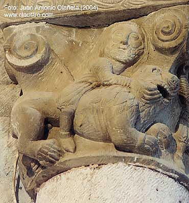 Sansn desquijando al len de la iglesia de San Andrs de Rioseco