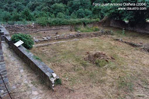 Restos del claustro de Santa Mara de Piasca