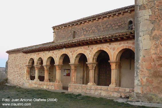 Galera porticada de la iglesia de San Martn de Berzosa