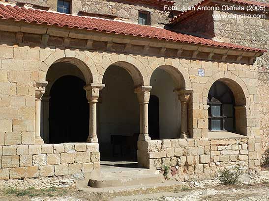 Galera porticada de la iglesia de San Quirico y Santa Julita de Madrugano